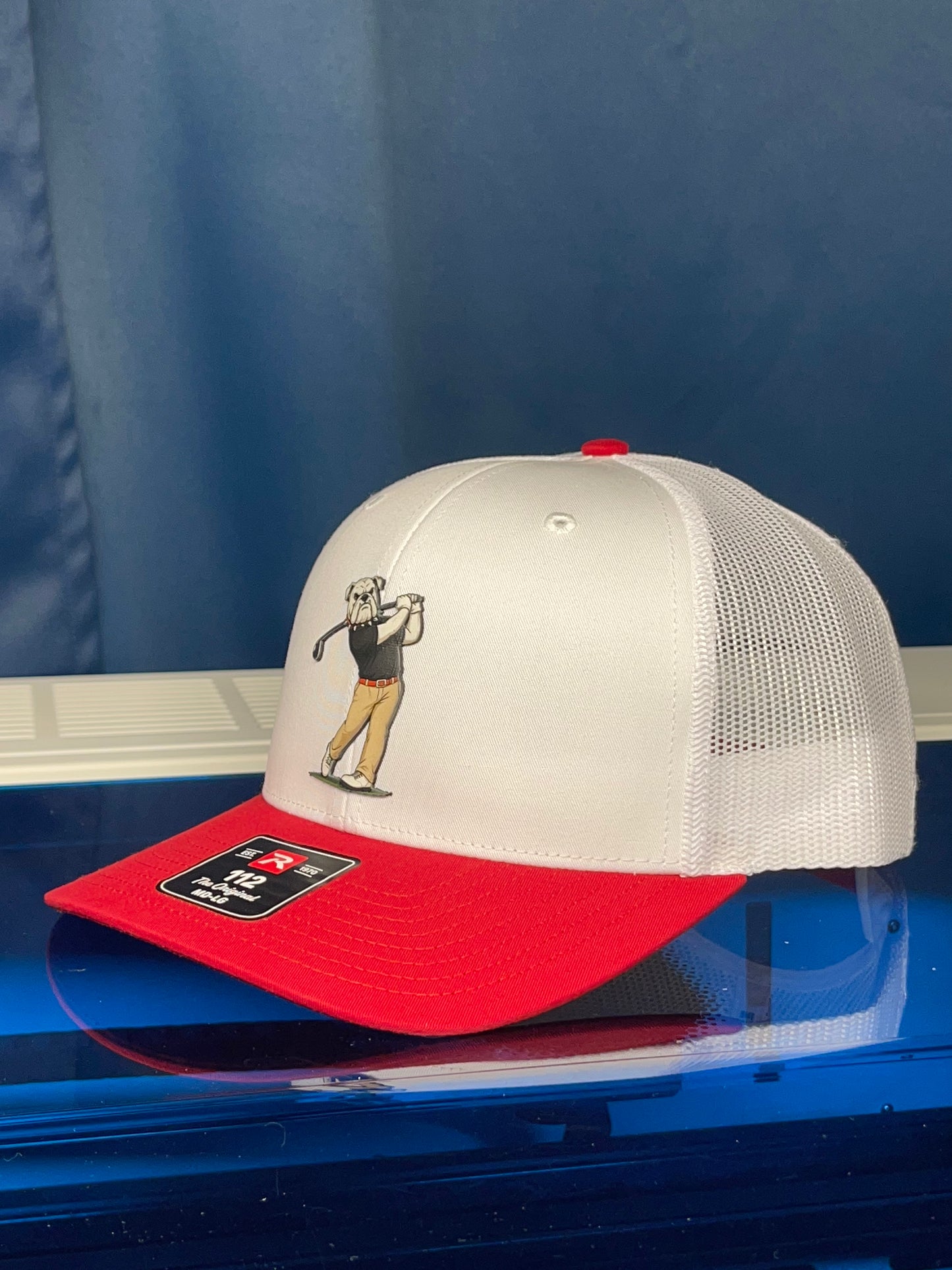 Bulldog Golfer Trucker Hat – White & Red Golf Cap Richardson 112 Snapback