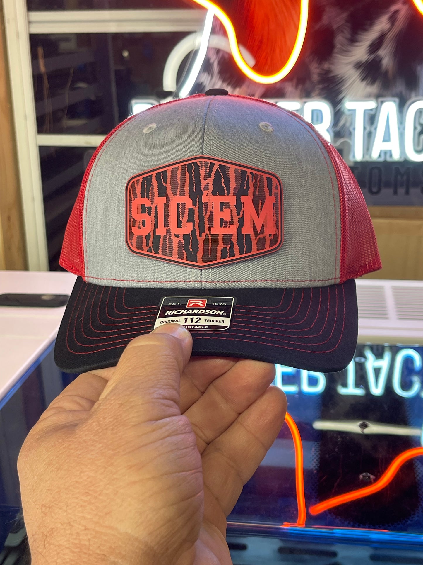 SIC’EM Linen Camo Patch Hat | Gray Black Red Mesh Richardson 112 Trucker – Georgia Bulldogs Fan Edition